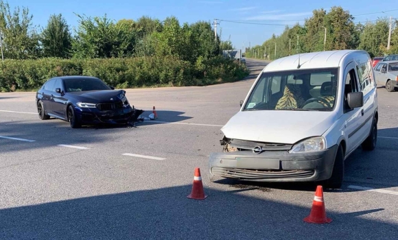 У Літині зіткнулись два автомобілі, до лікарні потрапив 79-річний водій