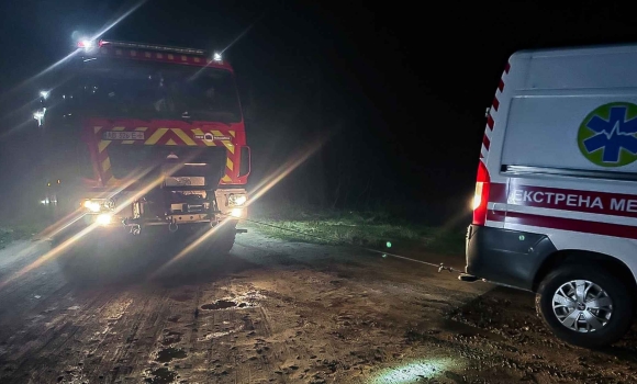 У Літинській громаді автомобіль “швидкої допомоги” застряг у багнюці У Літинській громаді автомобіль “швидкої допомоги” застряг у багнюці