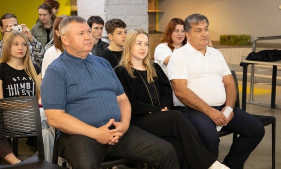 У Літинській громаді команда волонтерів облаштовує молодіжний простір
