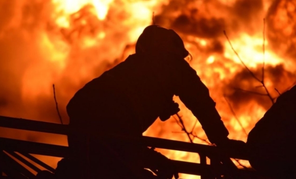 У місті Бар з палаючого будинку врятували 44-річного чоловіка