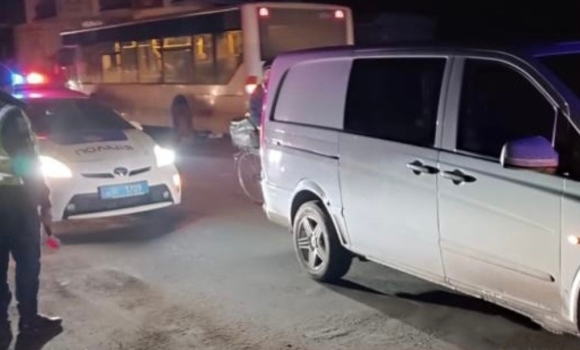 У Могилеві-Подільському водій мікроавтобуса збив жінку на переході