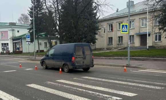 У Немирові водій збив чоловіка з жінкою на пішохідному переході У Немирові водій збив чоловіка з жінкою на пішохідному переході