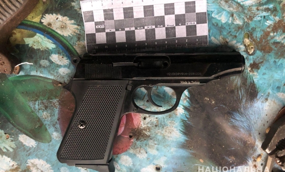 У Погребищенській громаді підпільний зброяр “клепав” пістолети