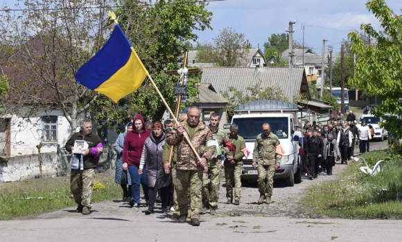У Погребищенській громаді провели в останню путь медбрата лікувального відділення