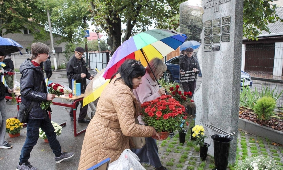 У п’яти ліцеях Вінниці відкрили пам’ятні знаки на честь загиблих випускників