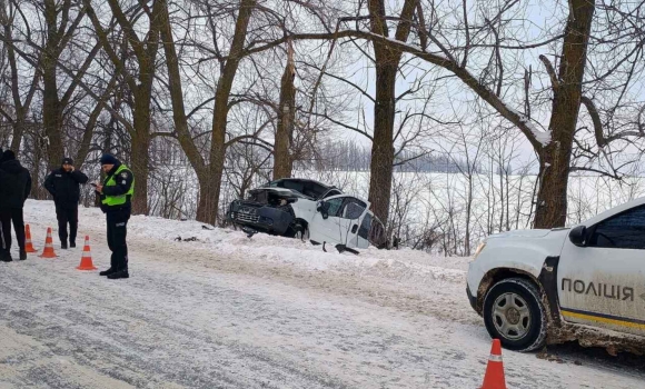 У ранковій смертельній аварії на Вінниччині загинули три людини У ранковій смертельній аварії на Вінниччині загинули три людини