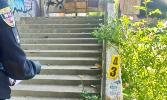 У середмісті Вінниці вранці знайшли мертвого 17-річного хлопця