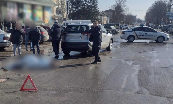 У Шаргороді 71-річна жінка загинула під колесами автомобіля