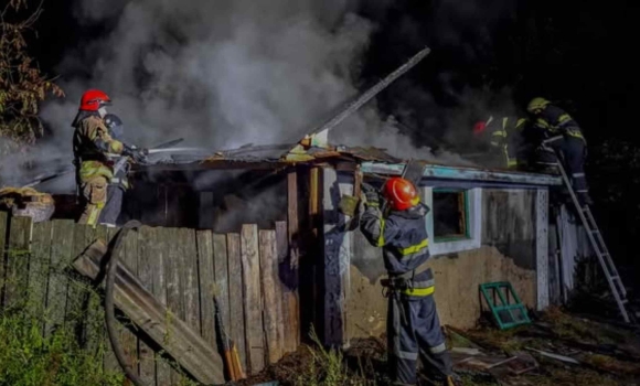 У Шаргороді горів житловий будинок, а у Немирівській громаді - авто
