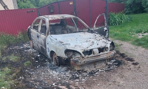 У Сутисківській громаді чоловік спалив припаркований автомобіль