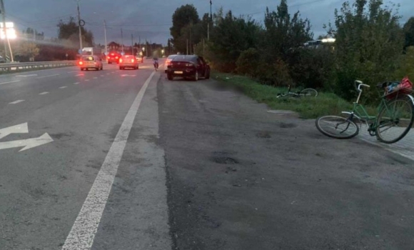 У Стрижавці водій Mazdа здійснив наїзд на велосипедиста