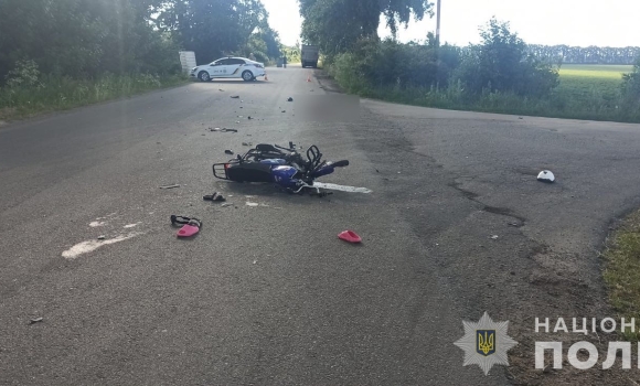 У Теплику під колесами фури загинув 17-річний мотоцикліст