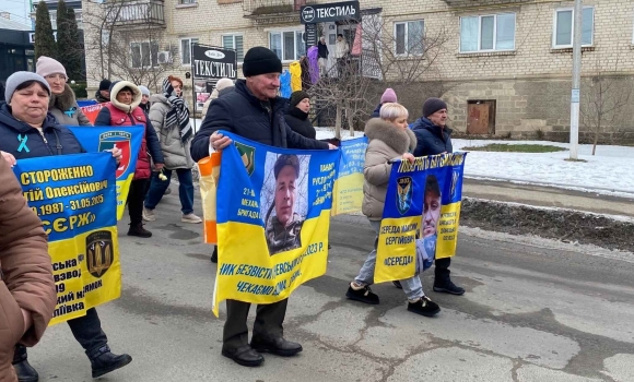 У Тростянці влаштували акцію на підтримку полонених та зниклих безвісти земляків У Тростянці влаштували акцію на підтримку полонених та зниклих безвісти земляків