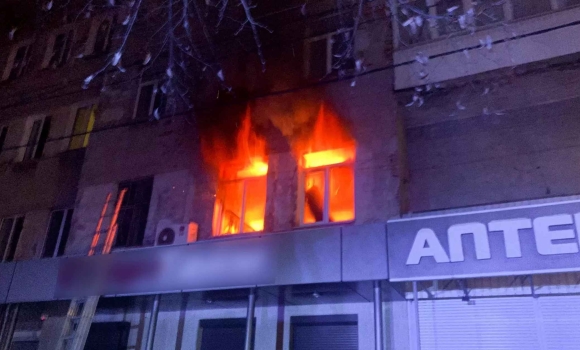 У центрі Вінниці горіла квартира на другому поверсі чотириповерхівки