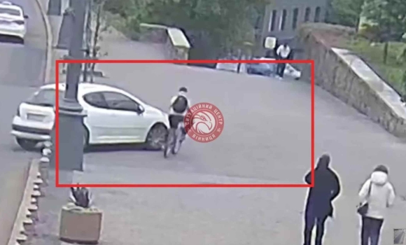 У центрі Вінниці велосипедист потрапив під колеса Peugeot