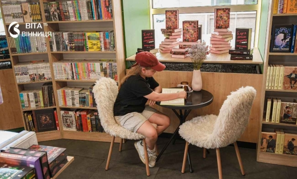 У центрі Вінниці відкрили флагманську книгарню «Книголенд»