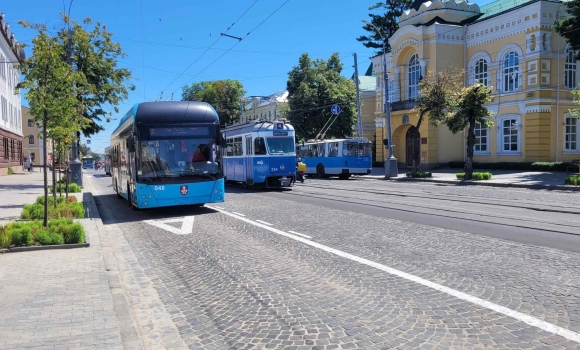 У центрі Вінниці з’явилася виділена смуга для тролейбусів і автобусів
