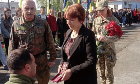 У Тульчині мати загиблого Героя отримала його орден «За мужність»