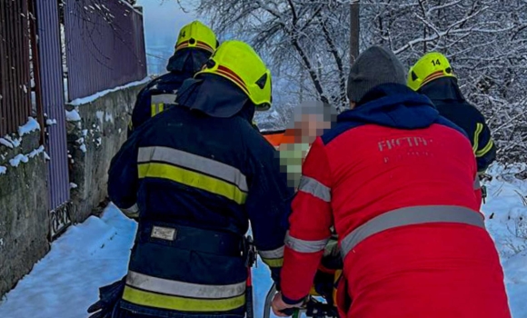 У Тульчині медики не могли дістатися до хворого через негоду – викликали рятувальників