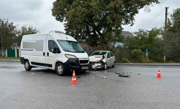 У Тульчинському районі водій авто на зустрічній смузі