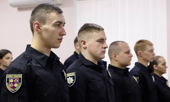 У Вінниці 12 майбутніх поліцейських присягнули на вірність Україні