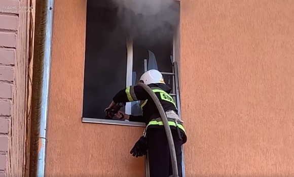 У Вінниці через недопалок загорілася одна з квартир в багатоповерхівці
