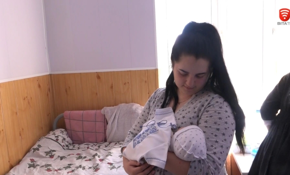 У Вінниці дарували вишиванки новонародженим діткам