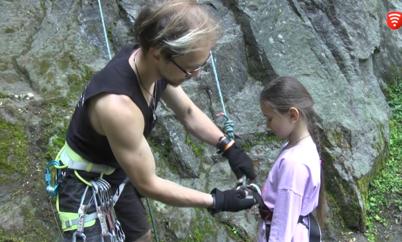 У Вінниці для дітей-переселенців влаштували безкоштовне заняття зі скелелазіння