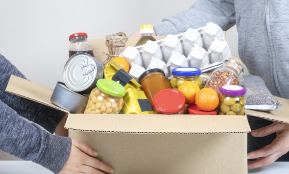 У Вінниці малозахищеним людям передали понад чотири тисячі продуктових наборів