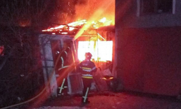 У Вінниці на Сабарові через замикання електромережі сталася пожежа