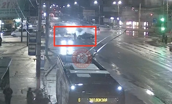 У Вінниці на вул. Київській Hyundai виїхав на червоний та зіткнувся з Chevrolet
