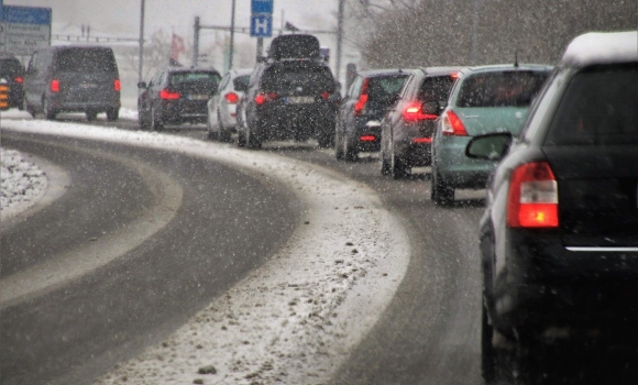 У Вінниці очікують сильні пориви вітру та ожеледицю на дорогах