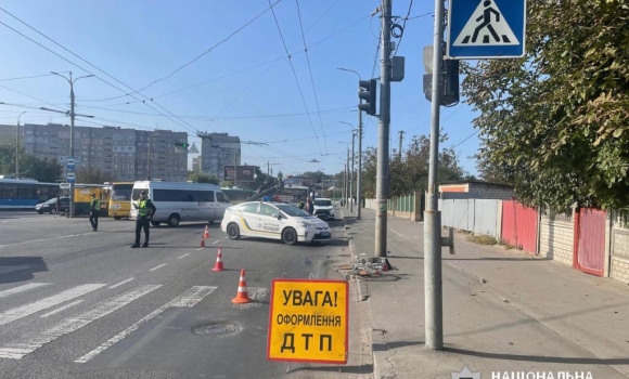 У Вінниці під колеса Mercedes потрапила 74-річна велосипедистка