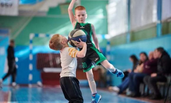 У Вінниці школа олімпійського резерву з баскетболу запрошує дітей на заняття 