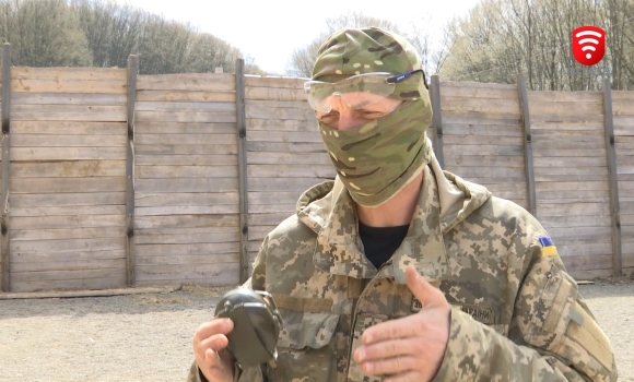 У Вінниці тестують пластини, які здатні зупиняти уламки після удару кулі по броні