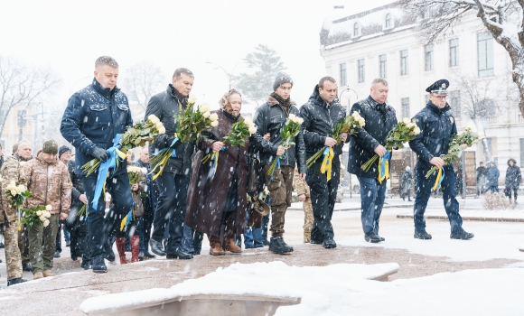 У Вінниці в День Гідності та Свободи вшанували пам'ять загиблих на Майдані