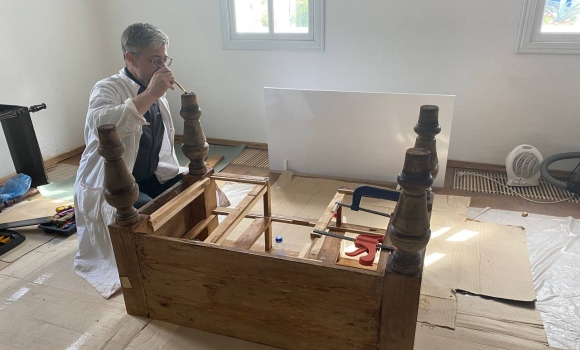 У Вінниці в музеї Коцюбинського відреставрували письмовий стіл і комод
