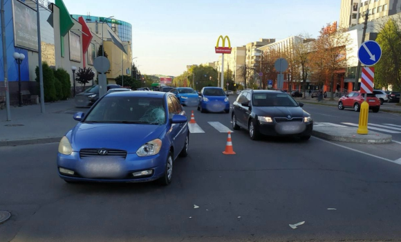 У Вінниці водій Hyundai на пішохідному переході скоїв наїзд на жінку