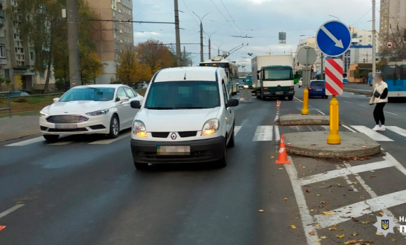 У Вінниці водій Renault на пішохідному переході збив 65-річну жінку