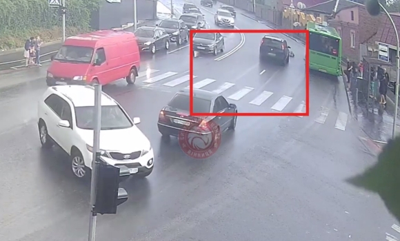 У Вінниці водій Renault збив хлопчика, який вискочив на дорогу