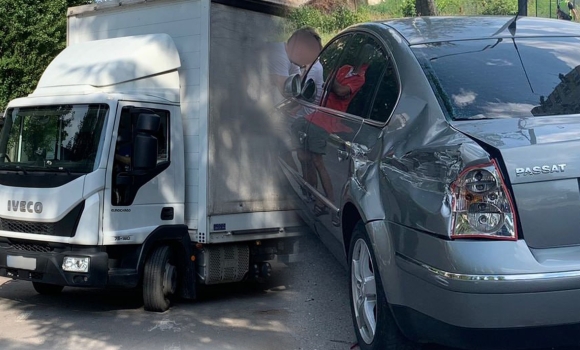 У Вінниці водій вантажівки врізався у легковик та втік - порушника розшукали