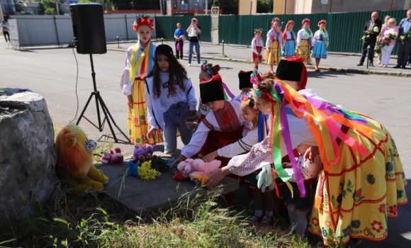 У Вінниці вшанували пам'ять про дітей, які загинули внаслідок російської агресії 