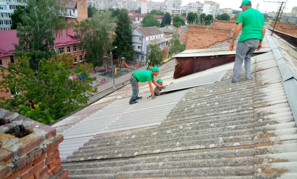 У Вінниці вже відновили цілісність восьми дахів у пошкоджених будинках