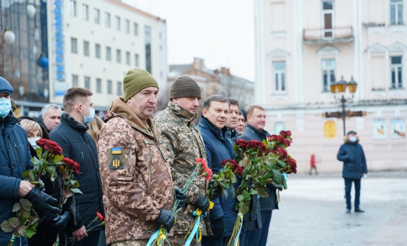 У Вінниці з нагоди Дня Соборності відбулося покладання квітів