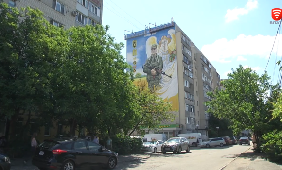 У Вінниці завершили роботу над муралом, що присвячений українським захисникам