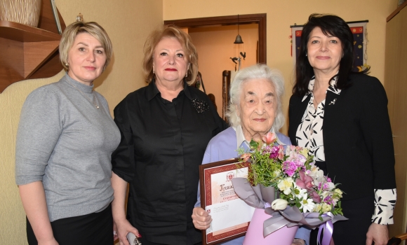 У Вінниці зі 100-річним ювілеєм привітали Заслужену вчительку України