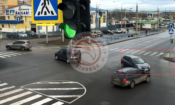 У Вінниці зіткнулись Renault та Volkswagen, потерпілого пасажира госпіталізували