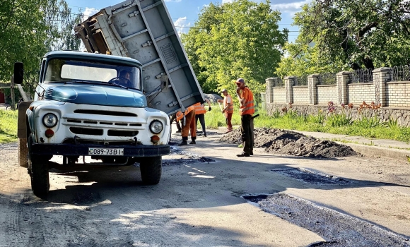 У Вінницько-Хутірському окрузі розпочали поточний ремонт доріг