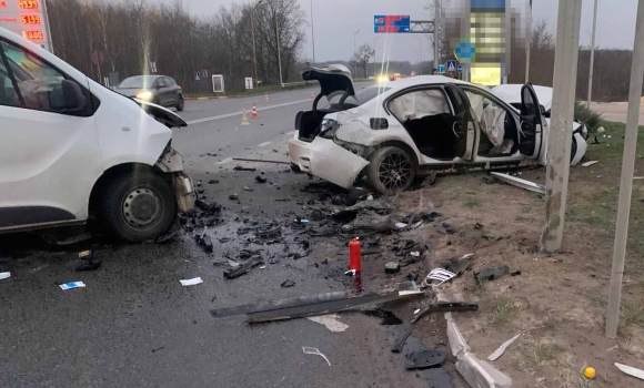 У Вінницькому районі Opel зіткнувся з BMW, серед постраждалих - діти
