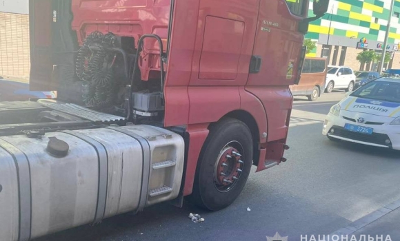 У Вінниці 56-річна жінка загинула під колесами вантажівки
